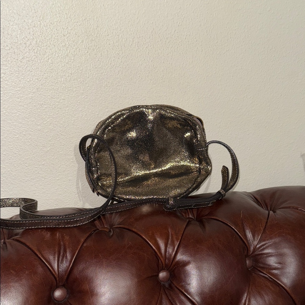 Chic Metallic Crossbody Bag - Picture 6 of 8